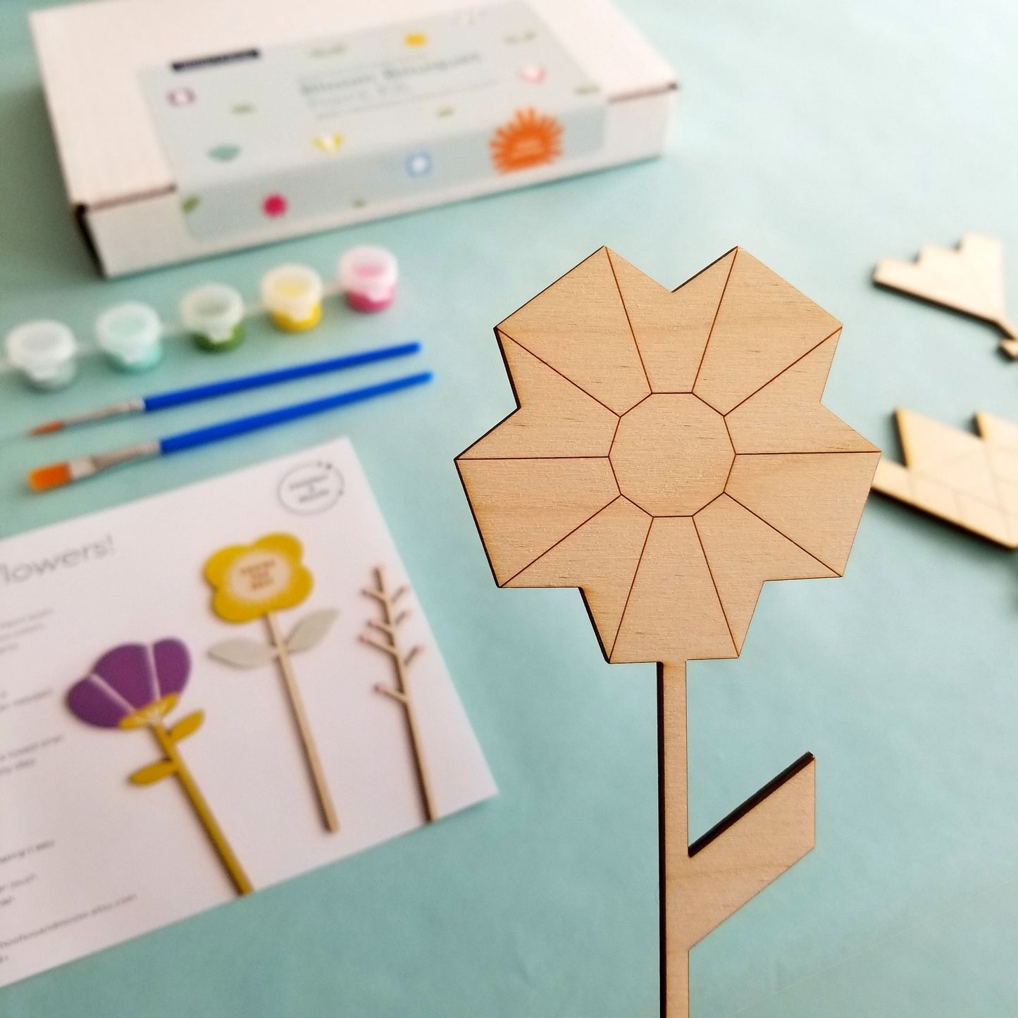 Geometric Wood Flowers Paint Kit